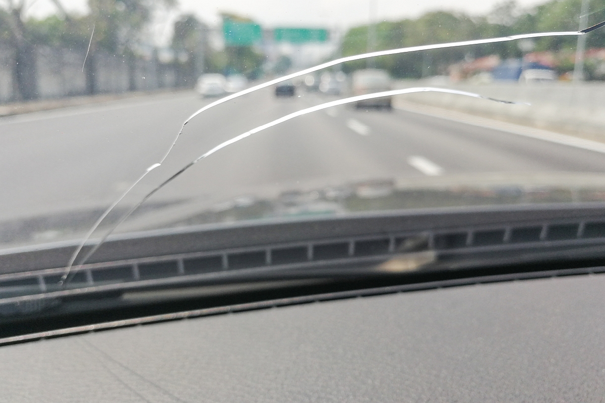 windshield crack in a car in Jacksonville, FL